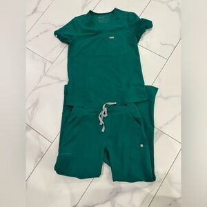 Figs Catarina Top (S) & Yola original bottoms (S) Hunter Green